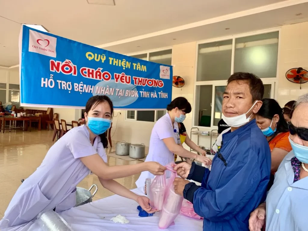 Giảm bớt gánh nặng cho hệ thống y tế công lập