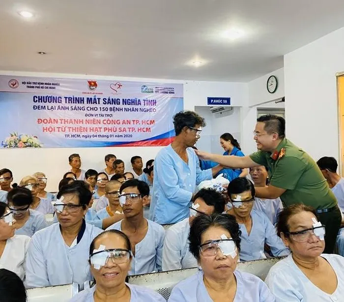 Làm thế nào để tìm kiếm và đăng ký tham gia chương trình mổ mắt miễn phí?