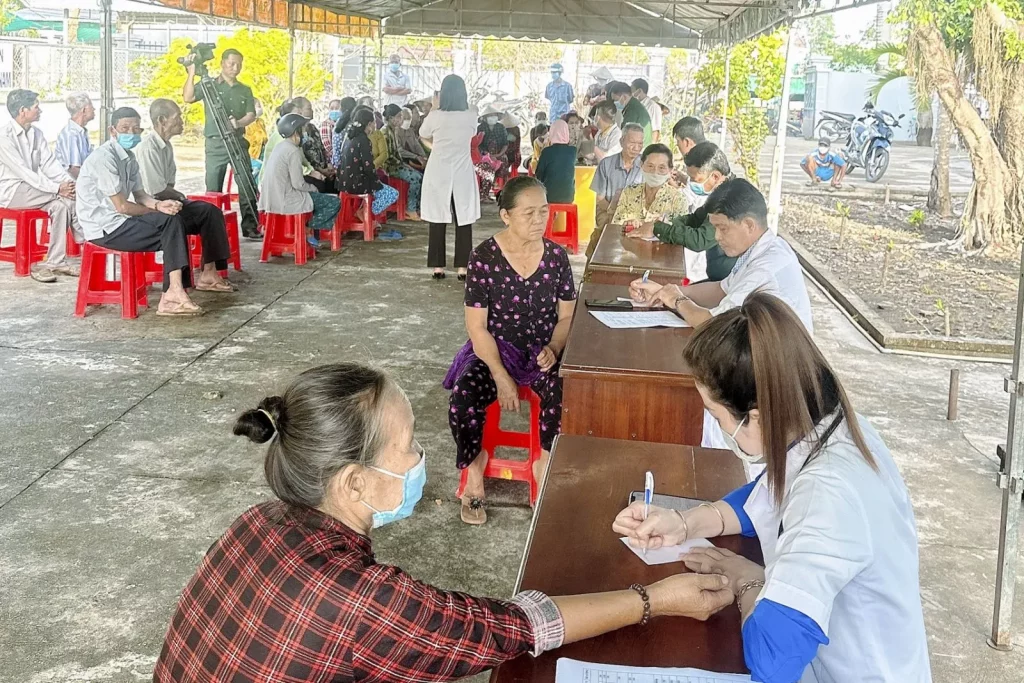 Những câu chuyện cảm động về hoạt động cấp phát thuốc miễn phí