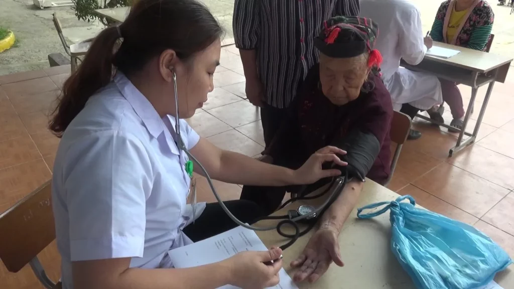 Những câu chuyện cảm động về y bác sĩ tình nguyện