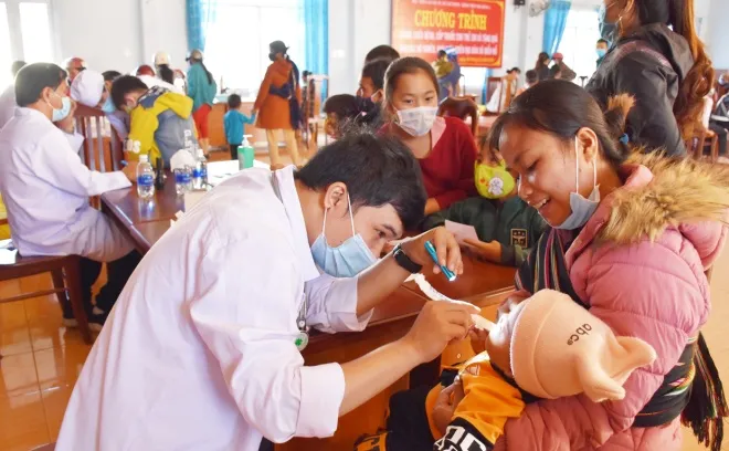 Ủng hộ các quỹ bảo trợ bệnh nhân nghèo