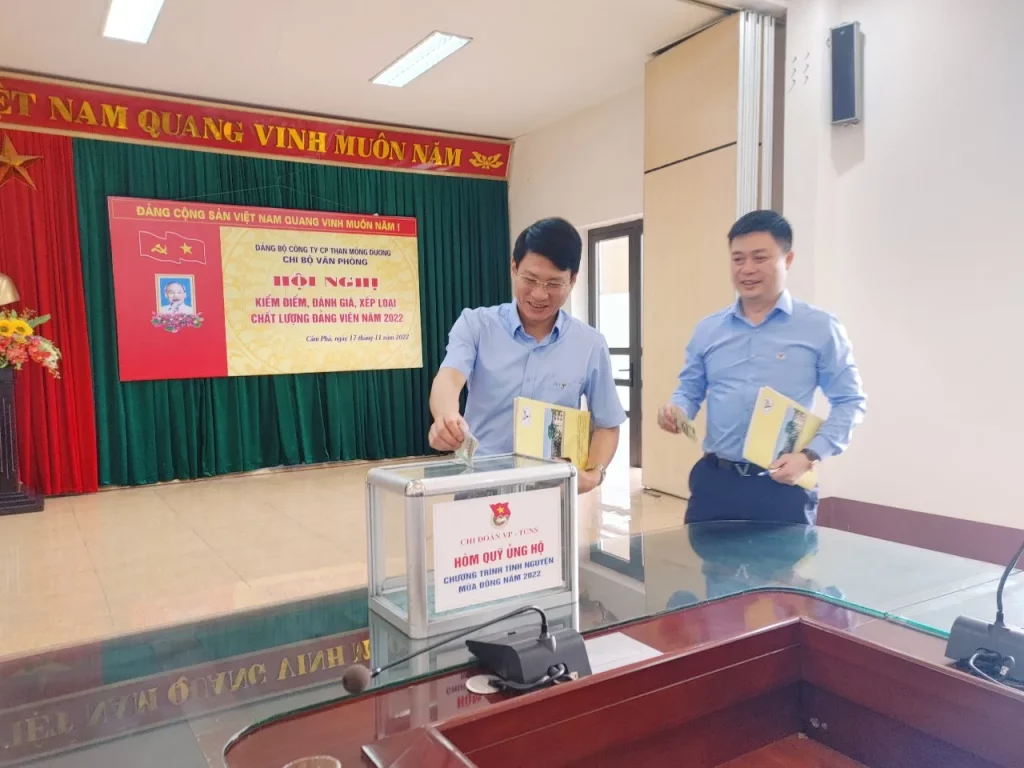 Vận động quyên góp dụng cụ y tế là gì?