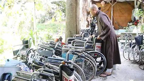 chương trình tặng xe lăn miễn phí