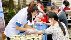 hoạt động khám bệnh miễn phí cho người lao động