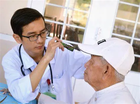khám mắt miễn phí cho người cao tuổi
