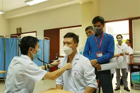 tổ chức chăm sóc y tế định kỳ cho người nghèo